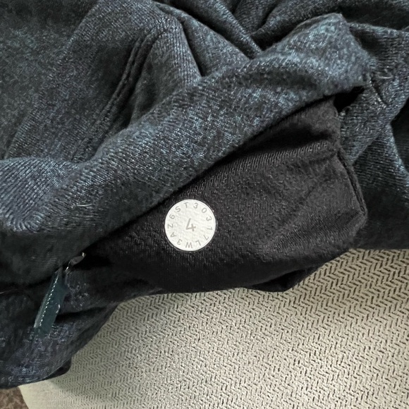 NWOT Lululemon 1/4 Zip - Picture 4 of 7